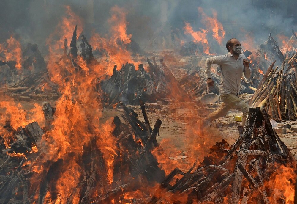 سوزاندن اجساد قربانیان کووید-۱۹ در هندوستان