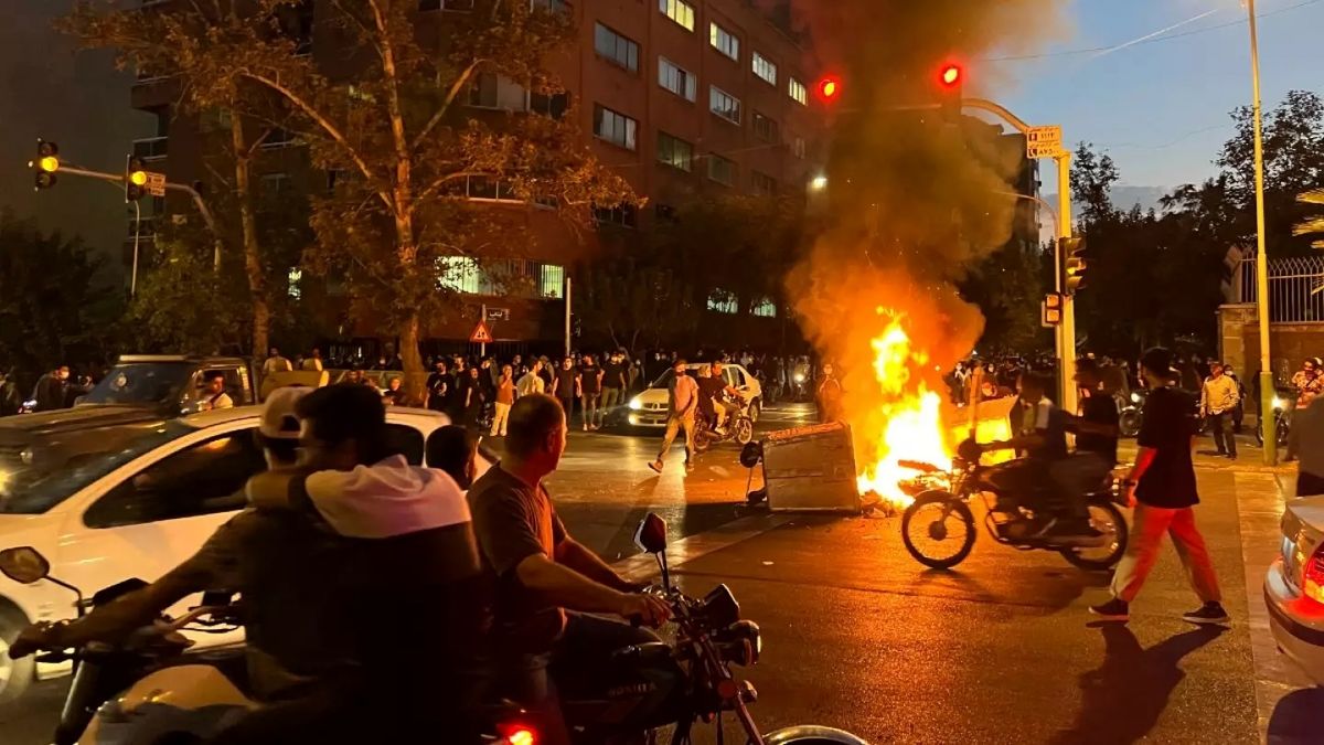 روایت خبرگزاری مهر از اعتراضات شب گذشته در شهرهای آذربایجان غربی | در بوکان چه گذشت؟