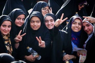 ممنوعیت‌های جدید و عجیب در مدارس دخترانه | پوشیدن هودی برای دختران ممنوع شد؟