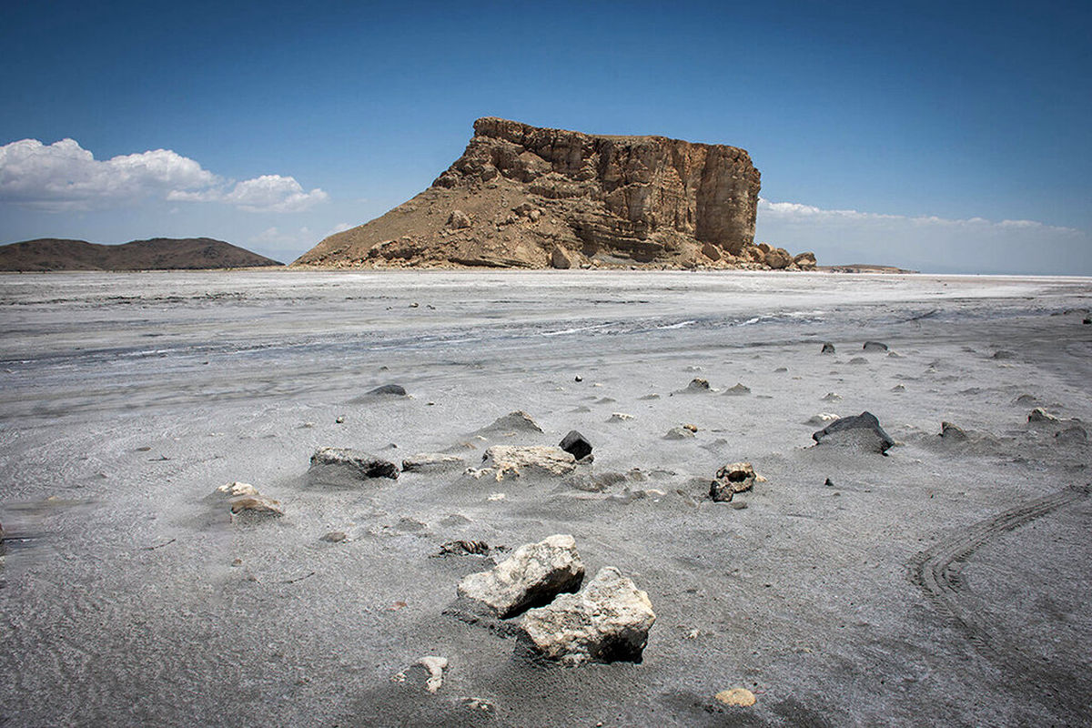وضعیت اسفناک دریاچه ارومیه؛ خشکِ خشک + فیلم