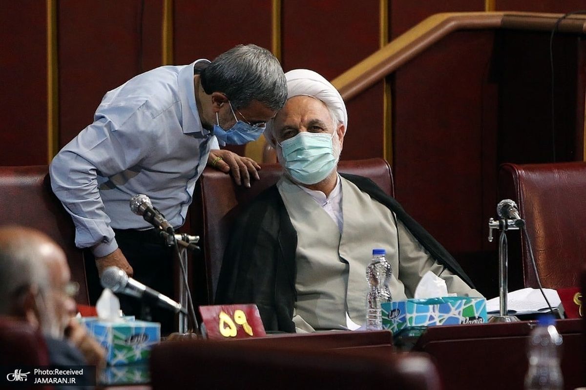 حرف های درگوشی محمود احمدی نژاد با محسنی اژه ای+ عکس

