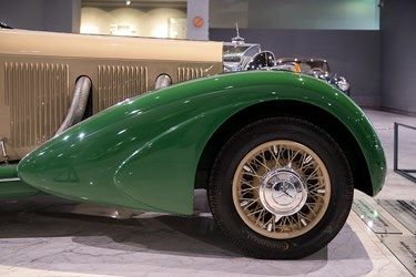 مرسدس-بنز 500 کا اتوبان کوریر تولید کشور آلمان 1934 میلادی در موزه خودروهای تاریخی ایران 