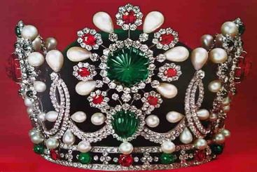 تاج و جواهرات فرح پهلوی کجاست؟ اطلاعات جدید از مشخصات جواهرات ملکه | عکس